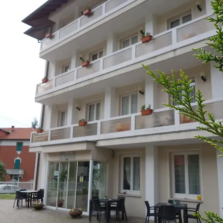 Pian Nava Otel